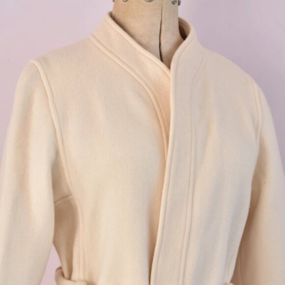 Unique vintage Mansfield cream wool wrap jacket coat - Picture 4 of 5